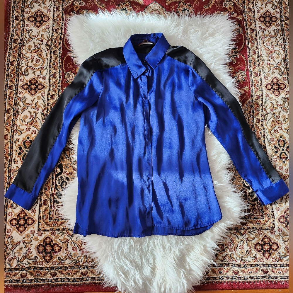 Melanie Lyne Silk Blue and Black Button-Up Shirt